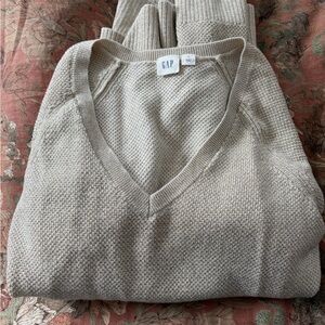 GAP Women’s Sparkly Cream V-Neck